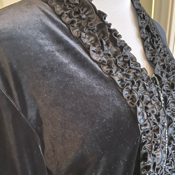 Samuel Dong fancy velvet blazer with ruffle design - Picture 5 of 10